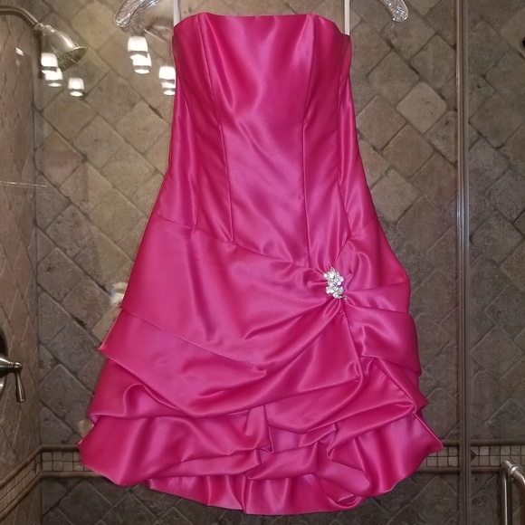 Cache, Prom Dress - Picture 3 of 7